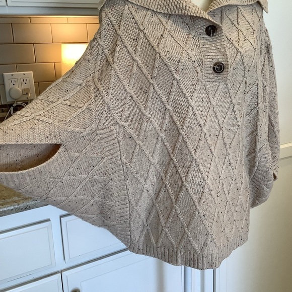 St John’s Bay Tan Cable Knit Poncho Sweater Size Large - Picture 3 of 8